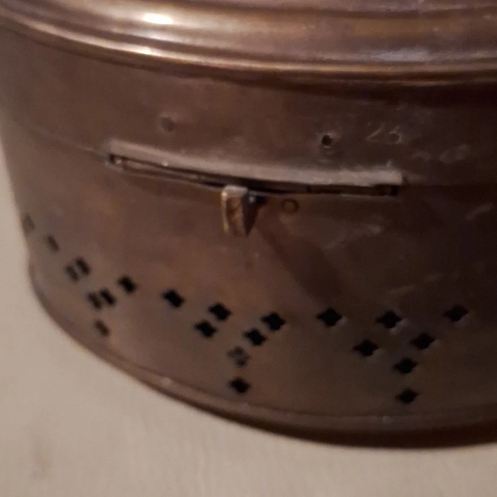 Vintage brass cricket box top handle pierced sides hinged lid decor - Picture 9 of 15